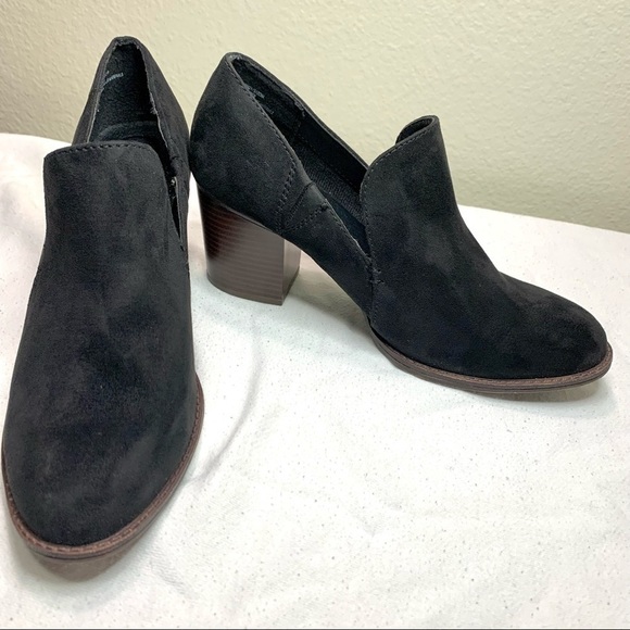 Euro Soft Shoes - EuroSoft Woman’s Sascha Black Microfiber Ankle Block Heeled Booties - Size 8